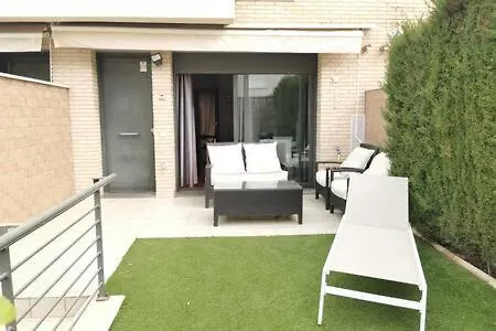 Casa vacanze Townhouse With Communal Pool Ideal For Families